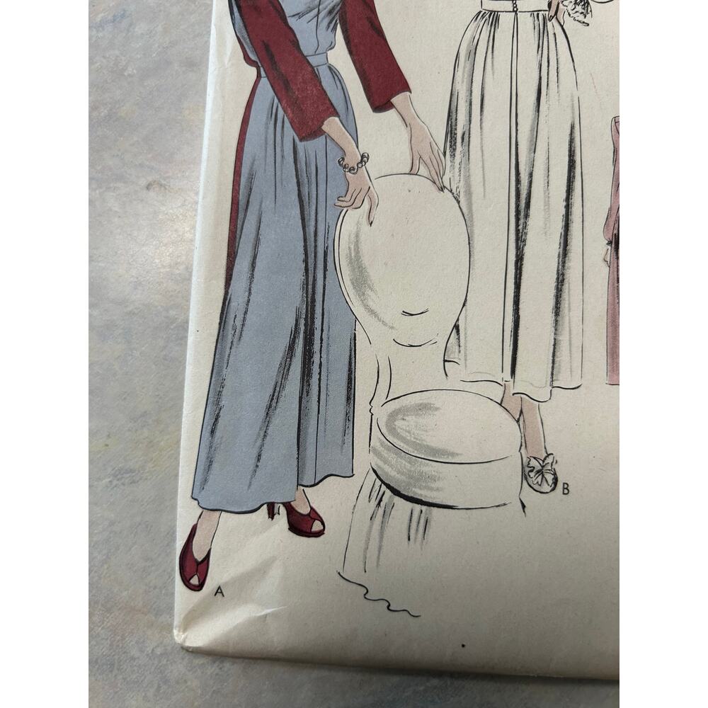 Vintage 30's-40's Vogue Pattern #9630 Housecoat Negligee Size 16 HTF - Picture 5 of 6
